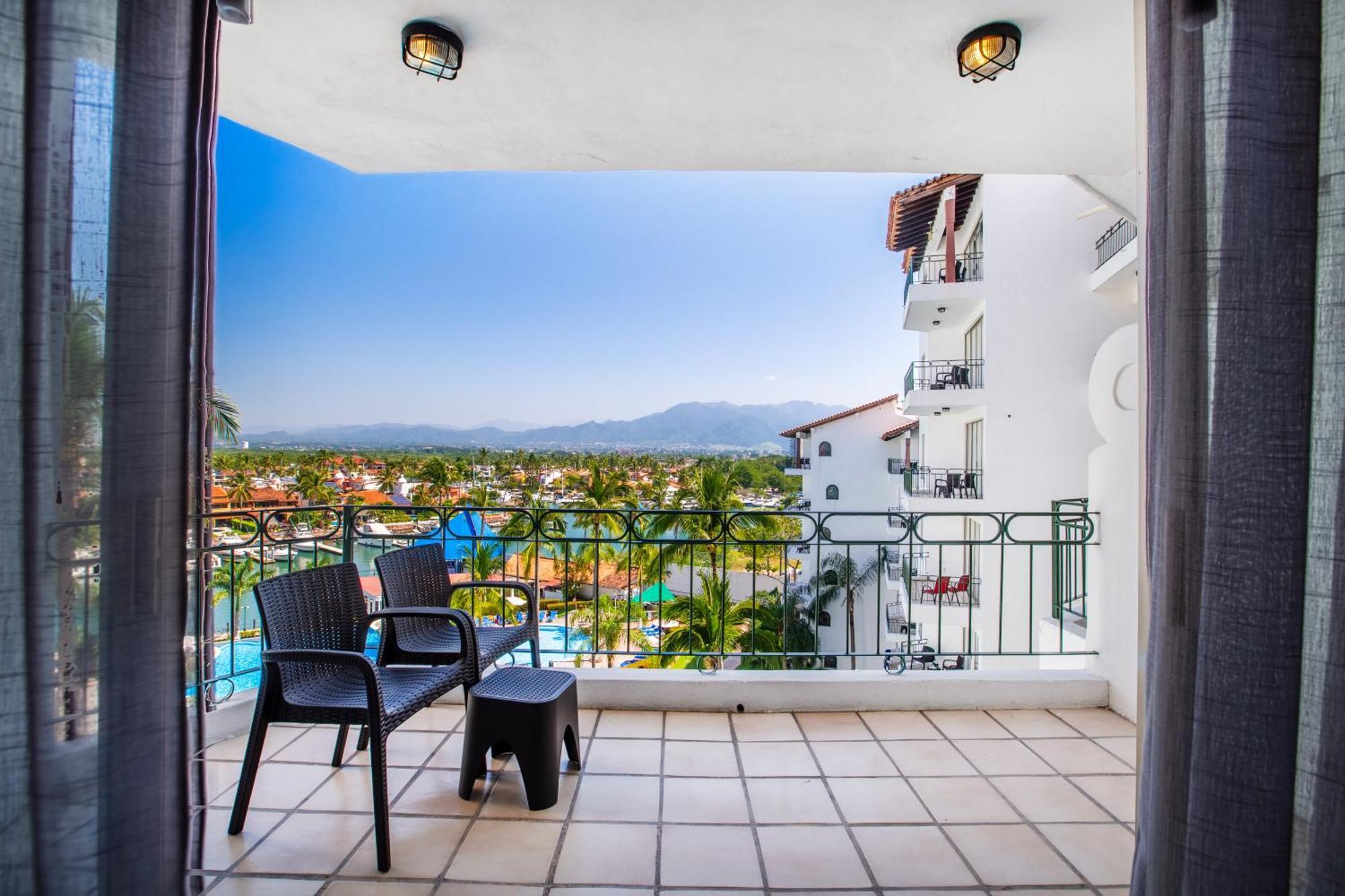 Vamar Vallarta All Inclusive Marina & Beach Resort プエルトバラータ エクステリア 写真